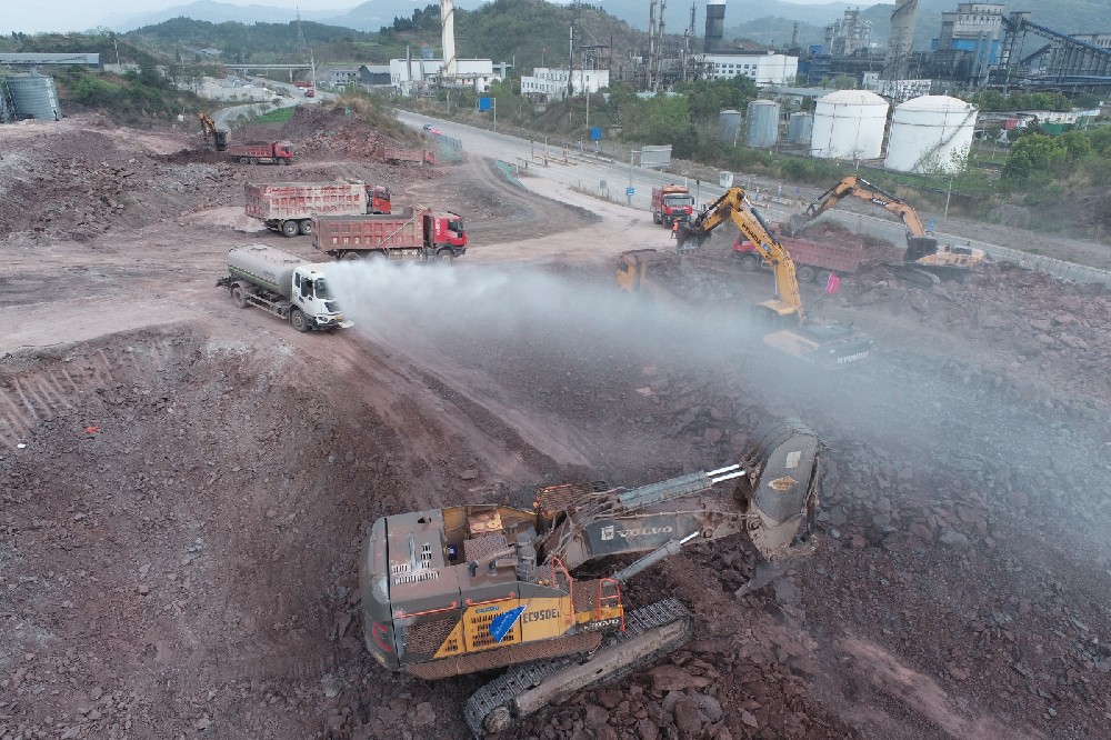 不停工、不斷檔，假期建設忙！